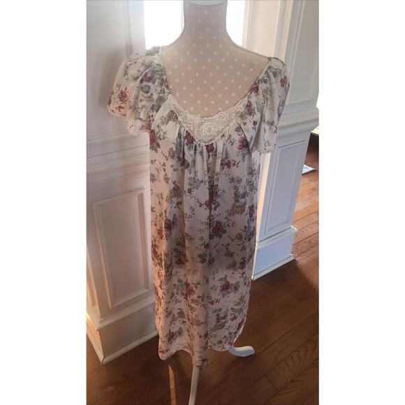 Vintage Vanity Fair Gown Nightgown Pullover Nylon Floral Lace Women’s Size Med - Picture 1 of 6